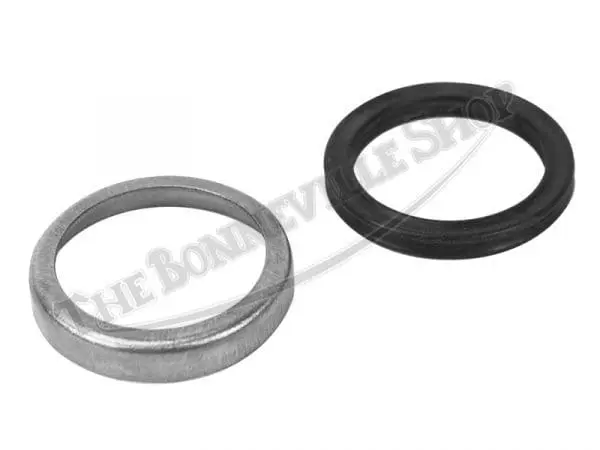 57 2238 57 2239 03 TRIUMPH KICKSTARTER OIL SEAL AND HOUSING
